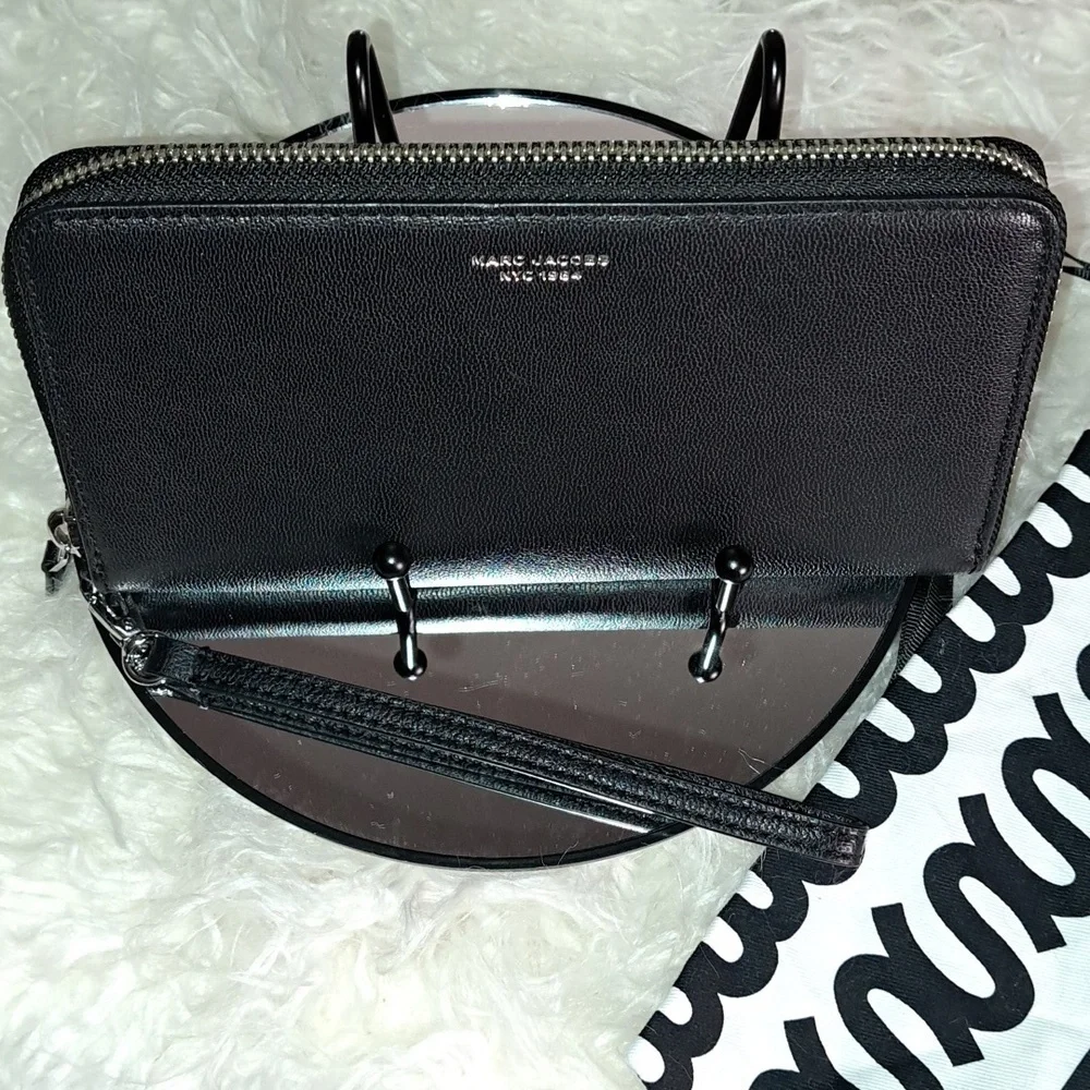 Marc Jacobs NWOTs The Slim Continental Wristlet Wallet